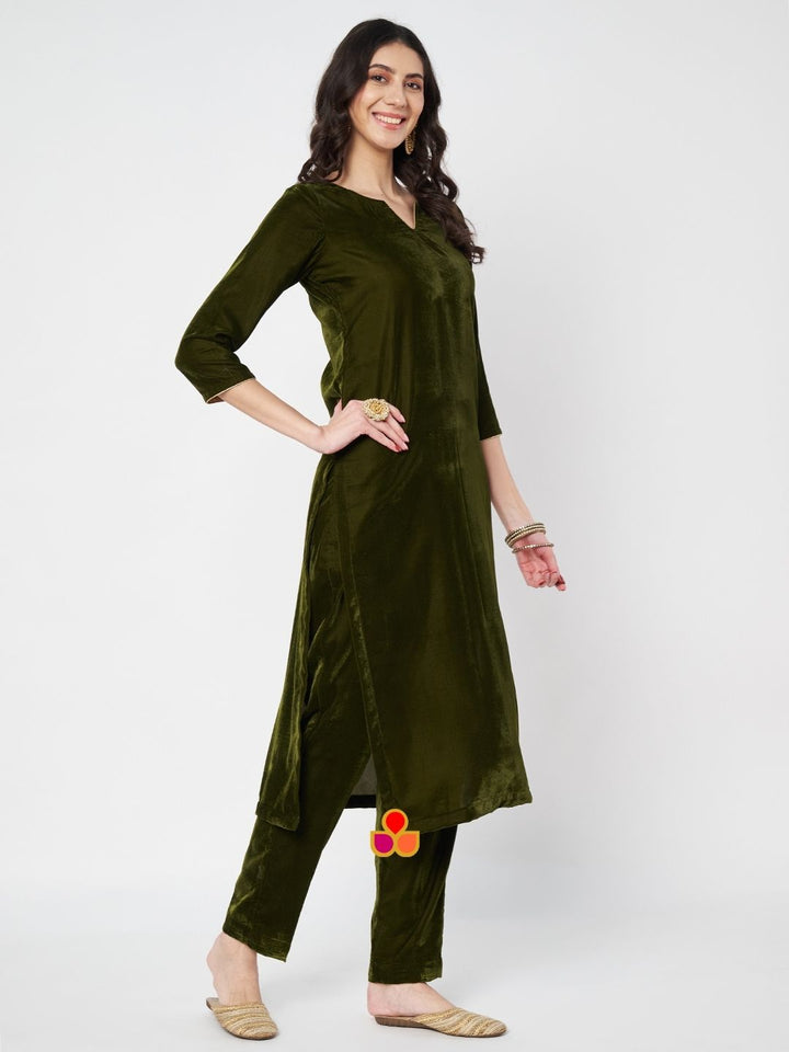 anokherang Combos Moss Green Velvet Straight Kurti with Pants Embroidered Velvet Dupatta