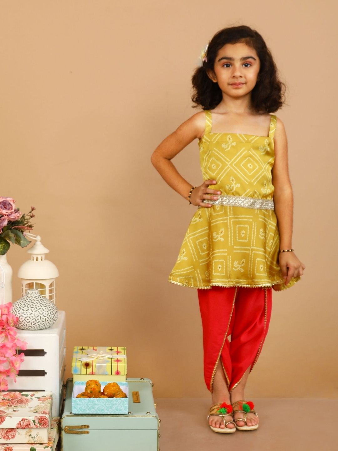 Buy Girls White & Yellow Printed T-Shirt With Short Pants Online | Chicco  India
