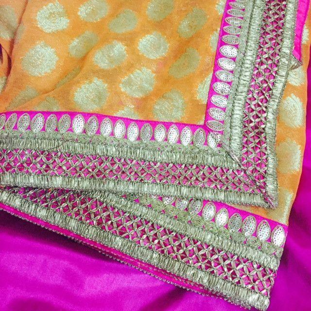 super hit design weightess saree with attarctive border less leheriya saree  latkan with premium look