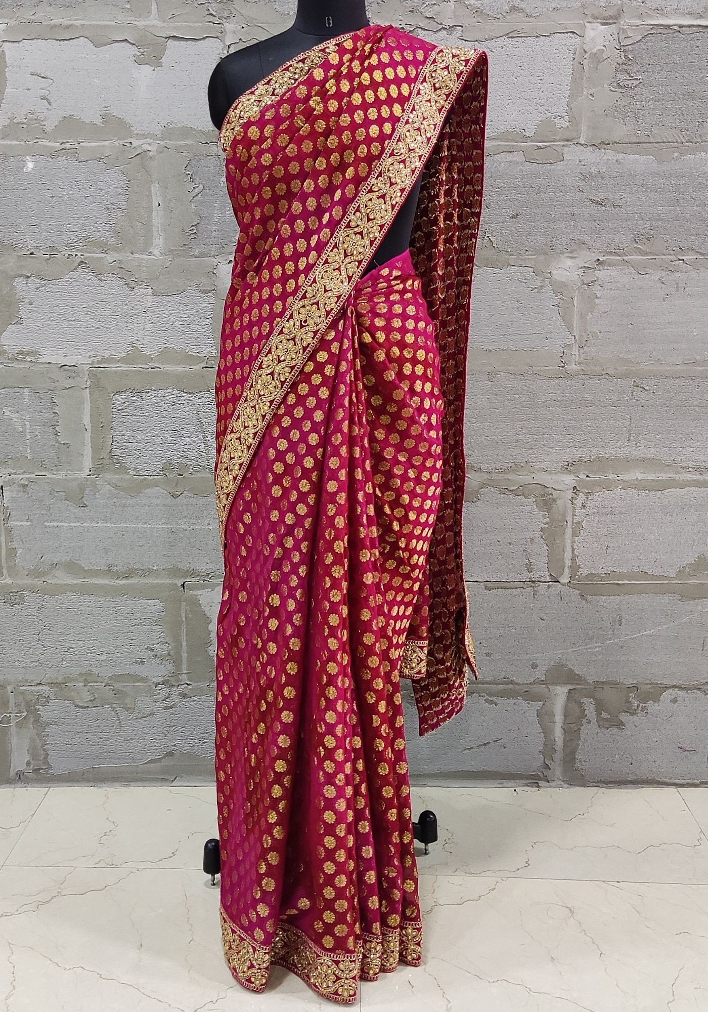 Buy Kishori Women's Tie-Dye Bandhani and Weave Banarasi Saree and Blouse  Fabric (Pink) Online at Best Prices in India - JioMart.