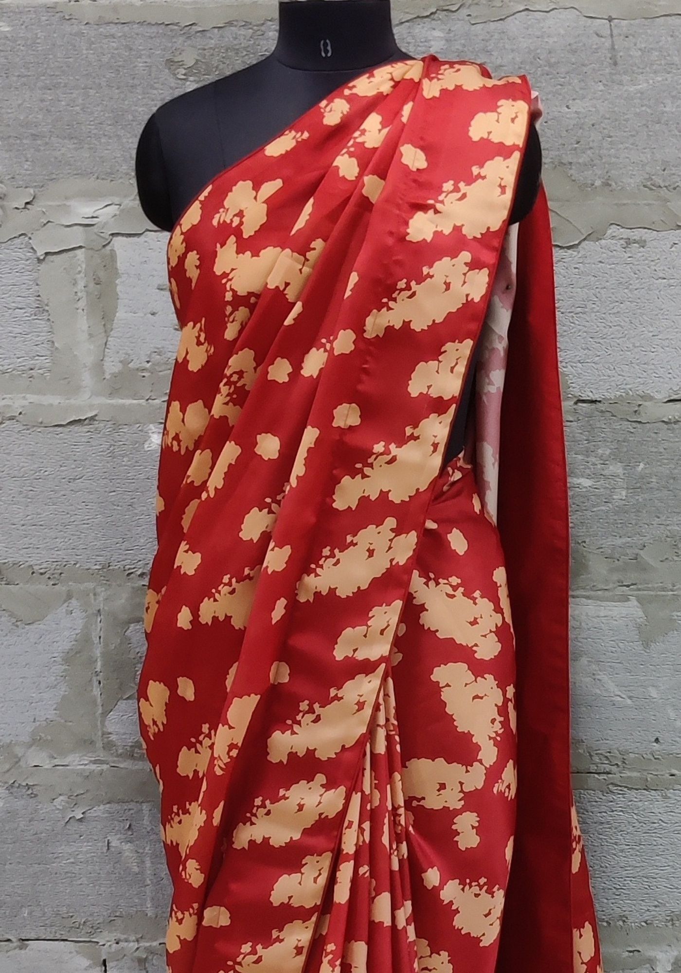 Chilli Red Plain Japan Satin Saree With Lace Border – Fabcurate